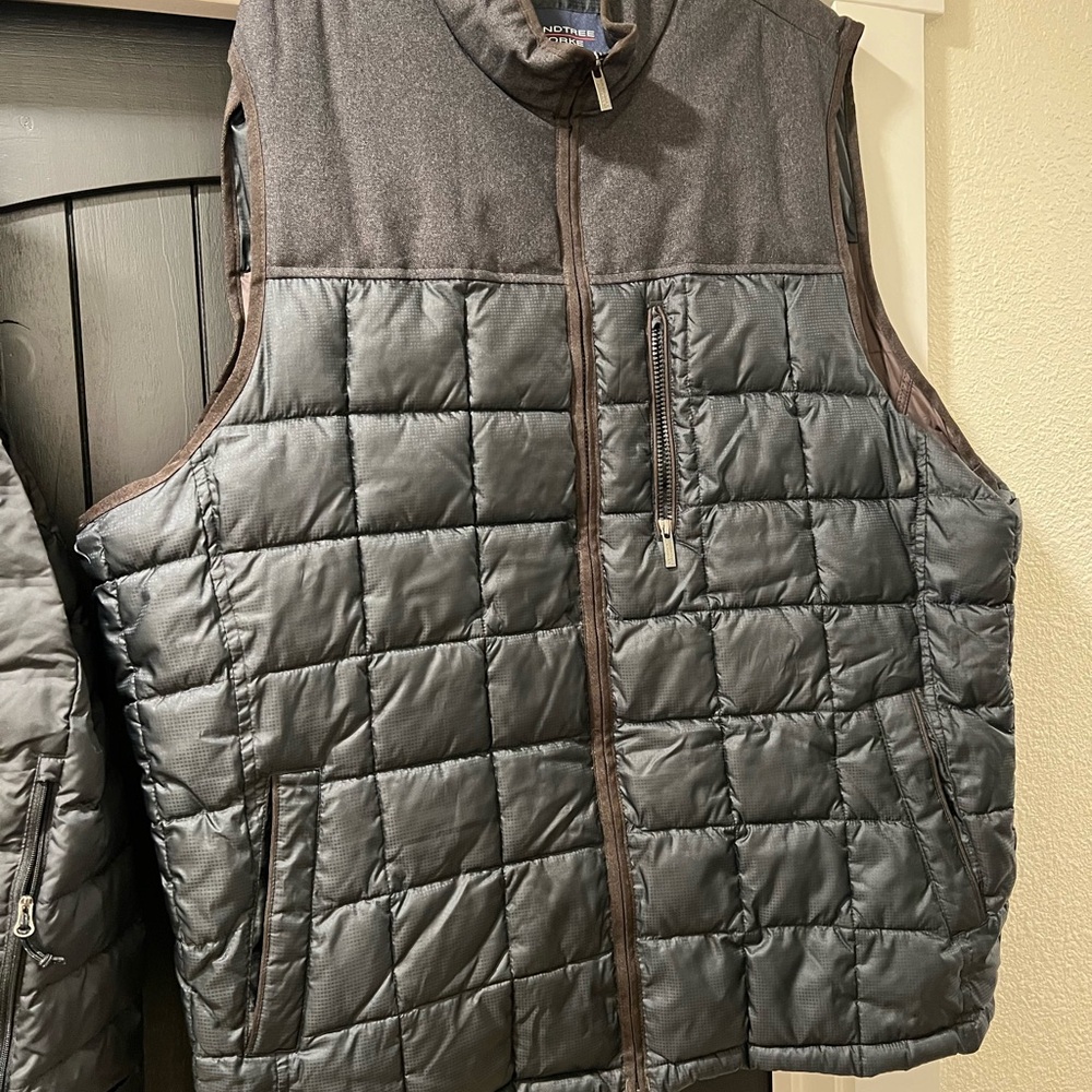 Roundtree & Yorke Charcoal Quilted Vest